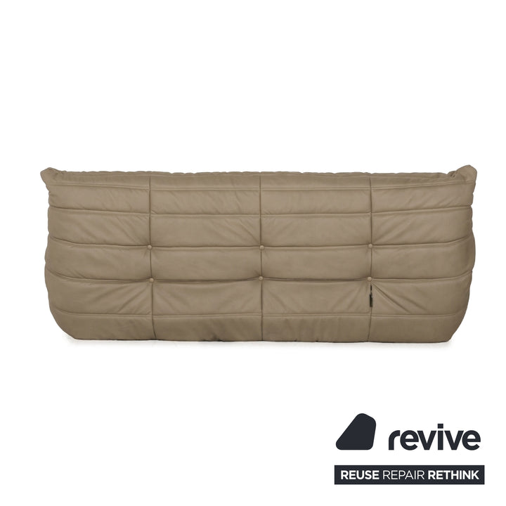 Ligne Roset Togo canapé trois places en cuir végétal neuf, coloris taupe