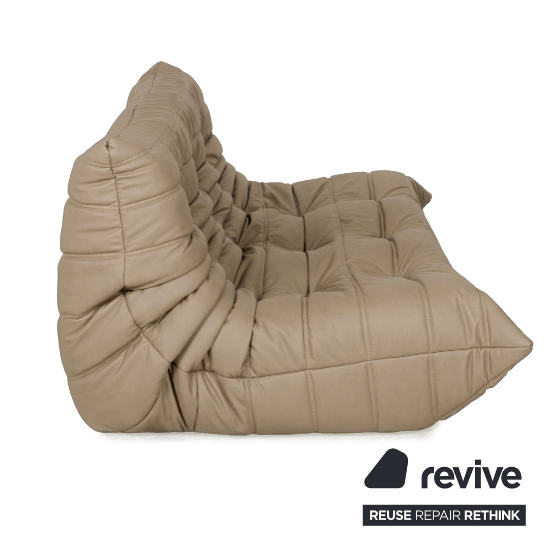 Ligne Roset Togo canapé trois places en cuir végétal neuf, coloris taupe