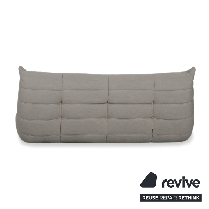 Ligne Roset Togo Canapé trois places en tissu gris beige, retapissé
