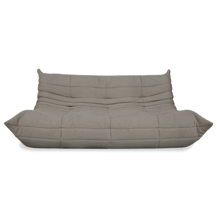 Ligne Roset Togo Canapé trois places en tissu gris beige, retapissé