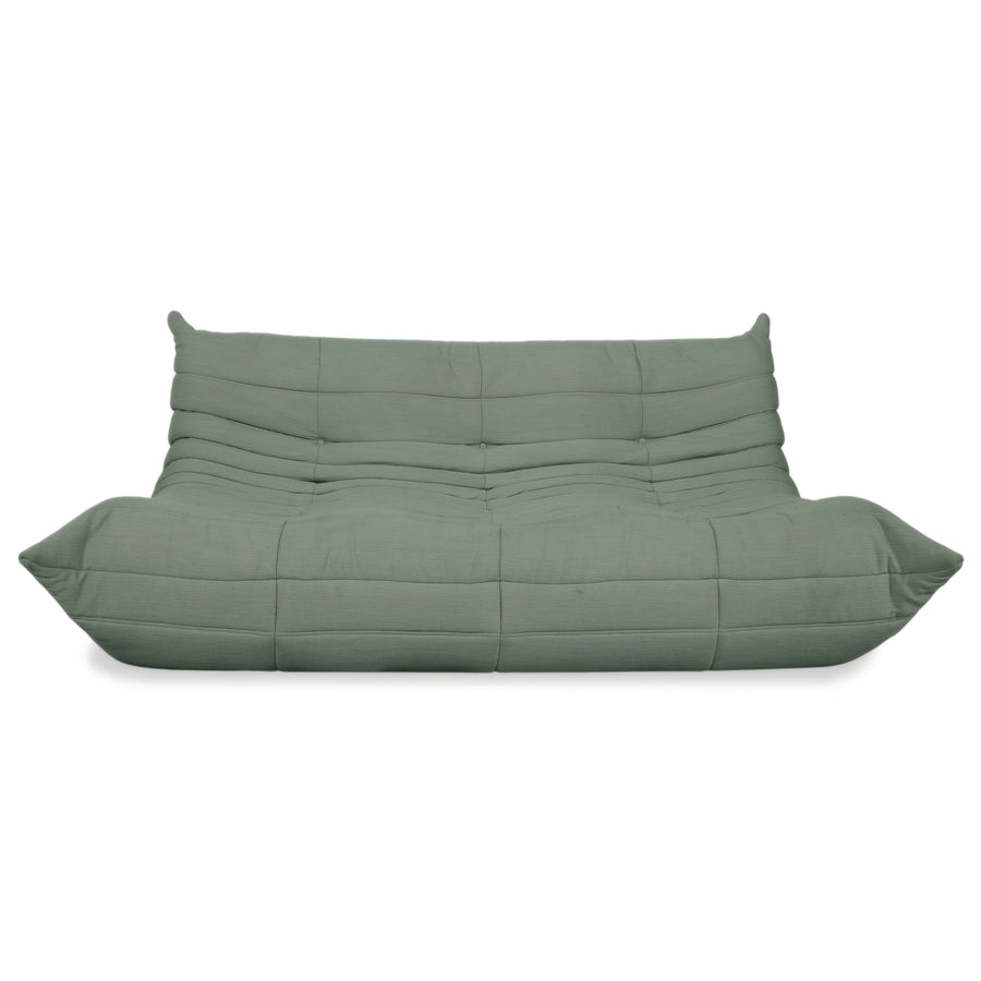 Ligne Roset Togo Canapé trois places en tissu vert menthe, retapissé
