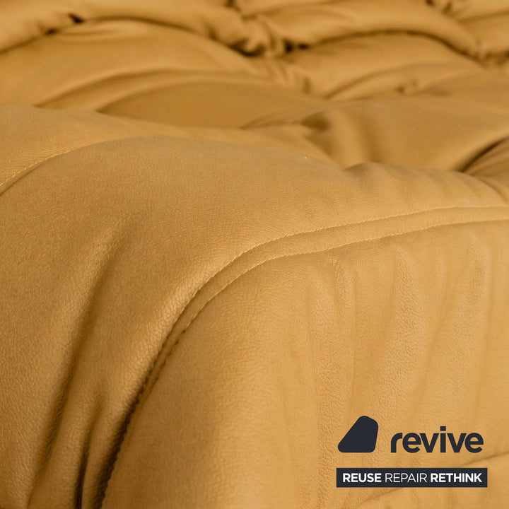 Ligne Roset Togo Dreisitzer Sofa Couch Veganes Leder Senfgelb Neubezug