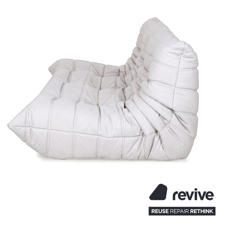 Canapé trois places Ligne Roset Togo tissu taupe retapissé