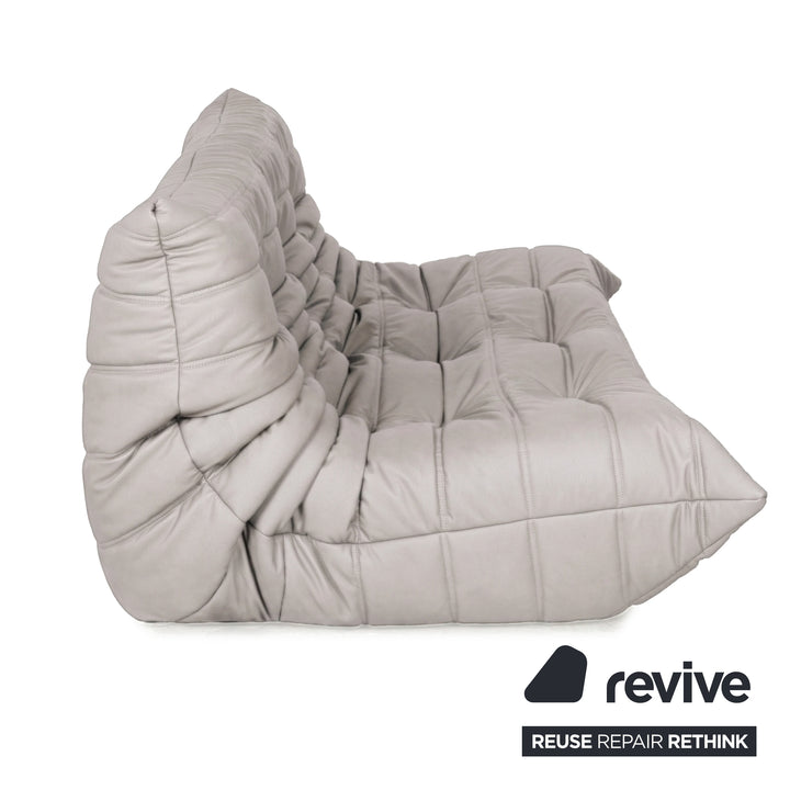 Canapé trois places Ligne Roset Togo tissu taupe retapissé