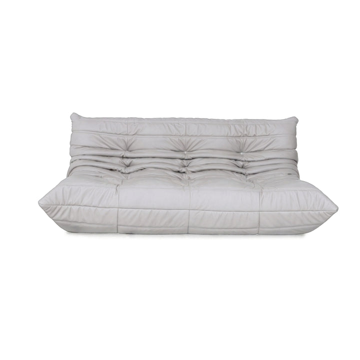 Canapé trois places Ligne Roset Togo tissu taupe retapissé