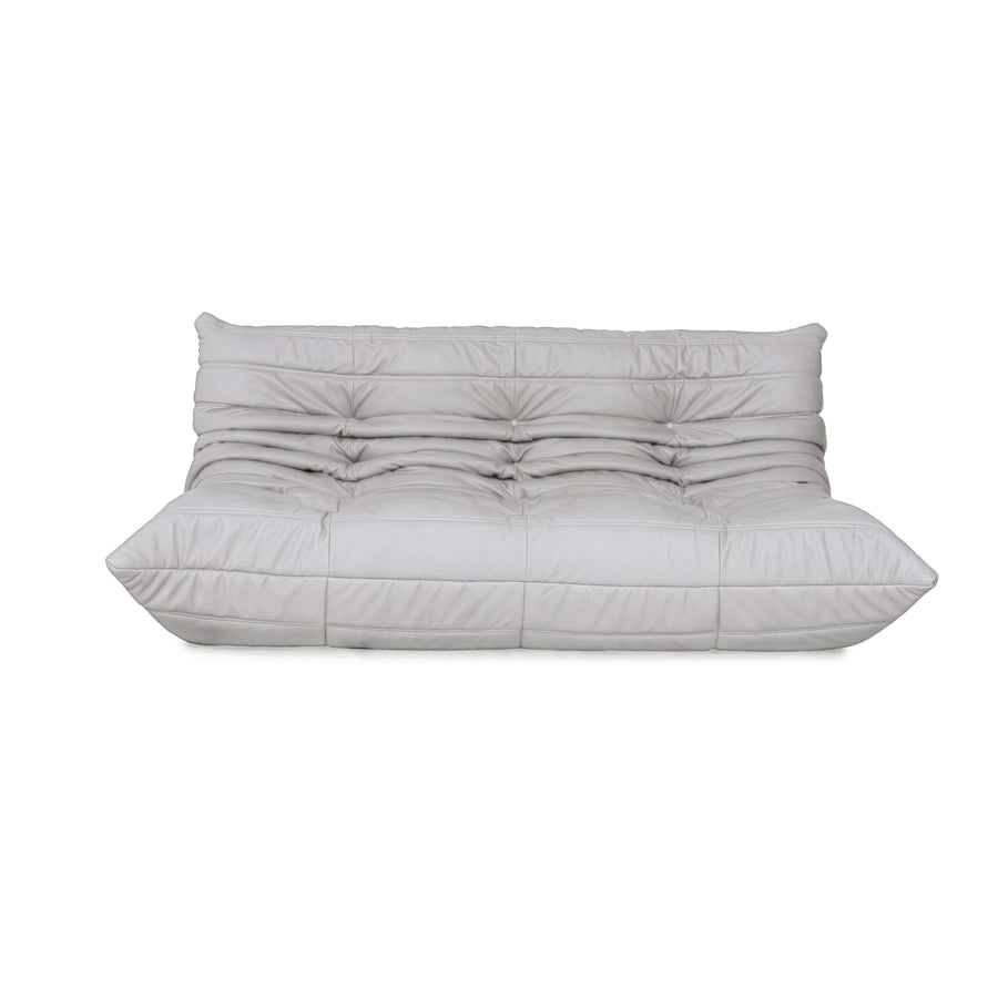 Canapé trois places Ligne Roset Togo tissu taupe retapissé