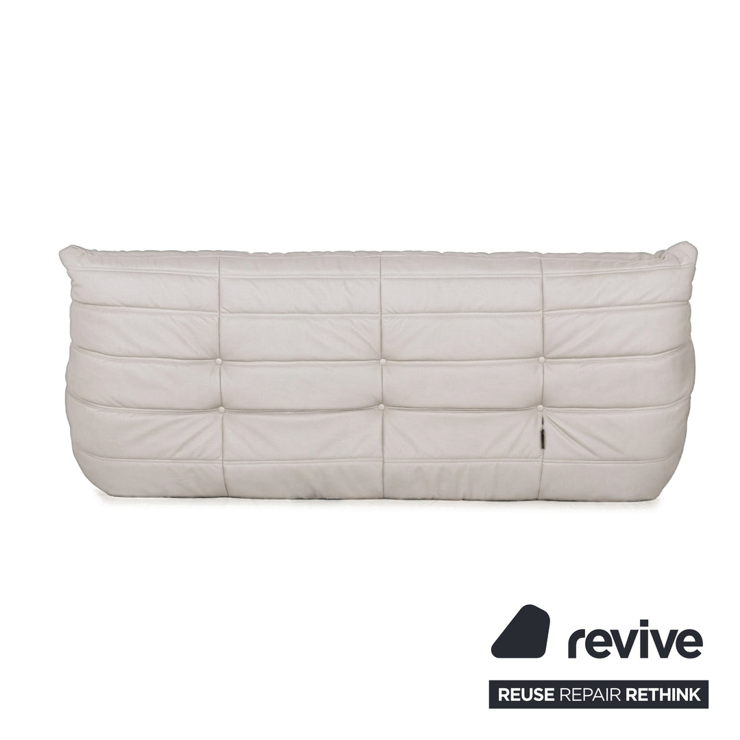 Canapé trois places Ligne Roset Togo tissu taupe retapissé