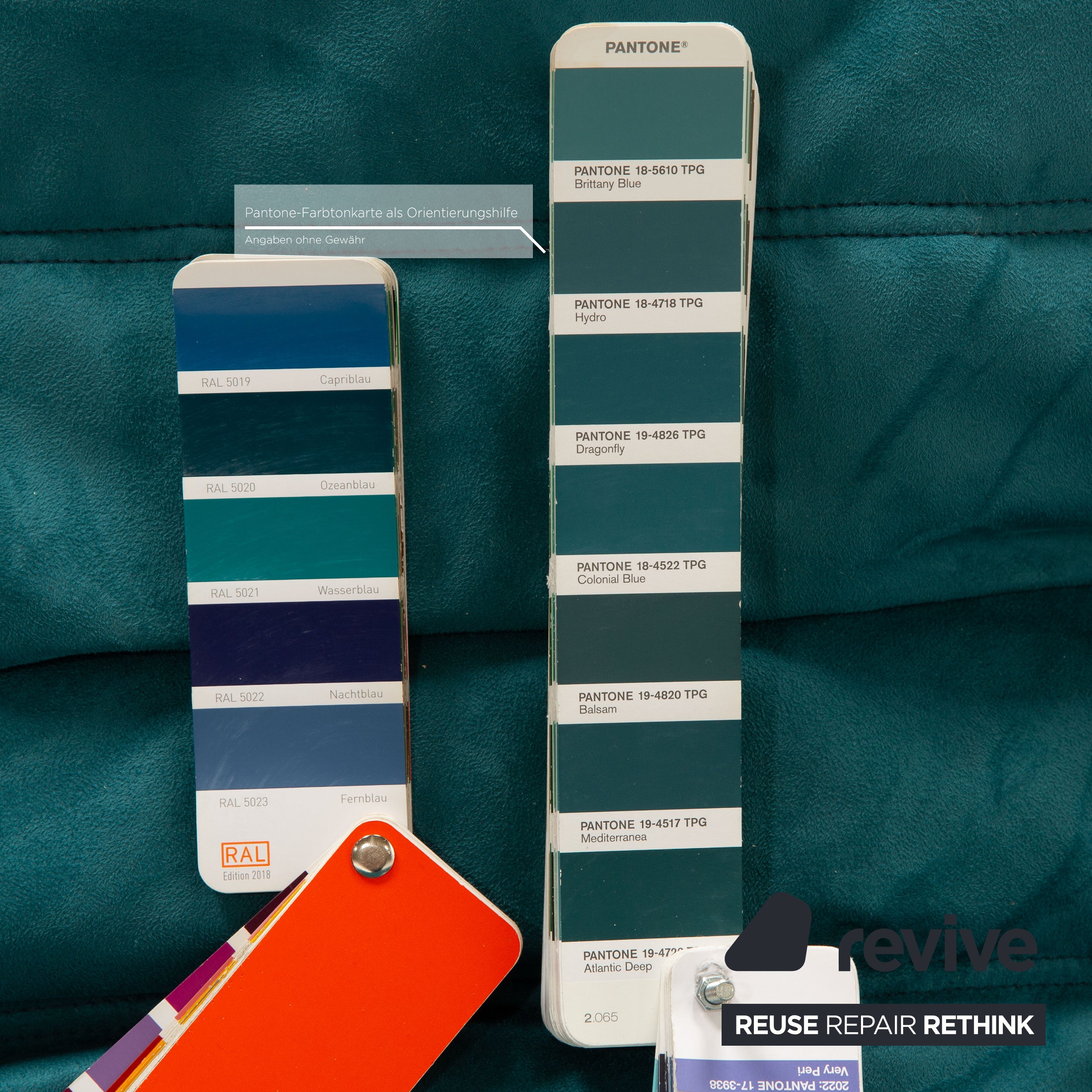 Ligne Roset Canapé 3 places Togo en tissu bleu pétrole retapissé