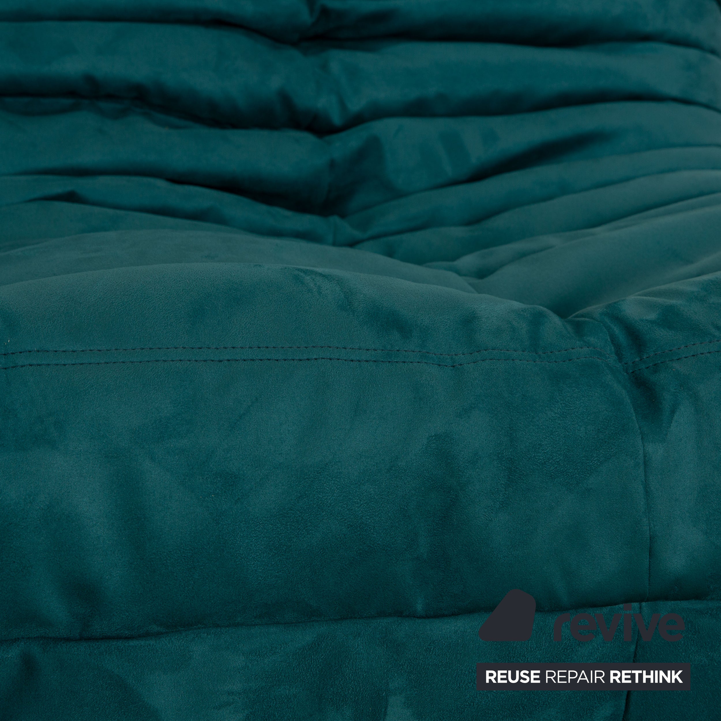 Ligne Roset Canapé 3 places Togo en tissu bleu pétrole retapissé