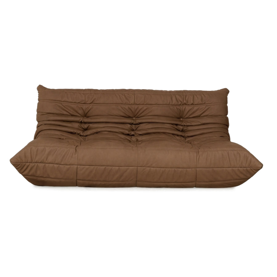 Ligne Roset Togo Dreisitzer veganes Leder Neubezug Cognacfarbend