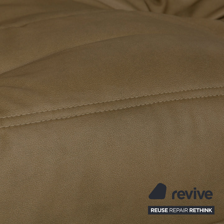 Canapé Togo trois places en cuir vegan vert olive kaki Ligne Roset