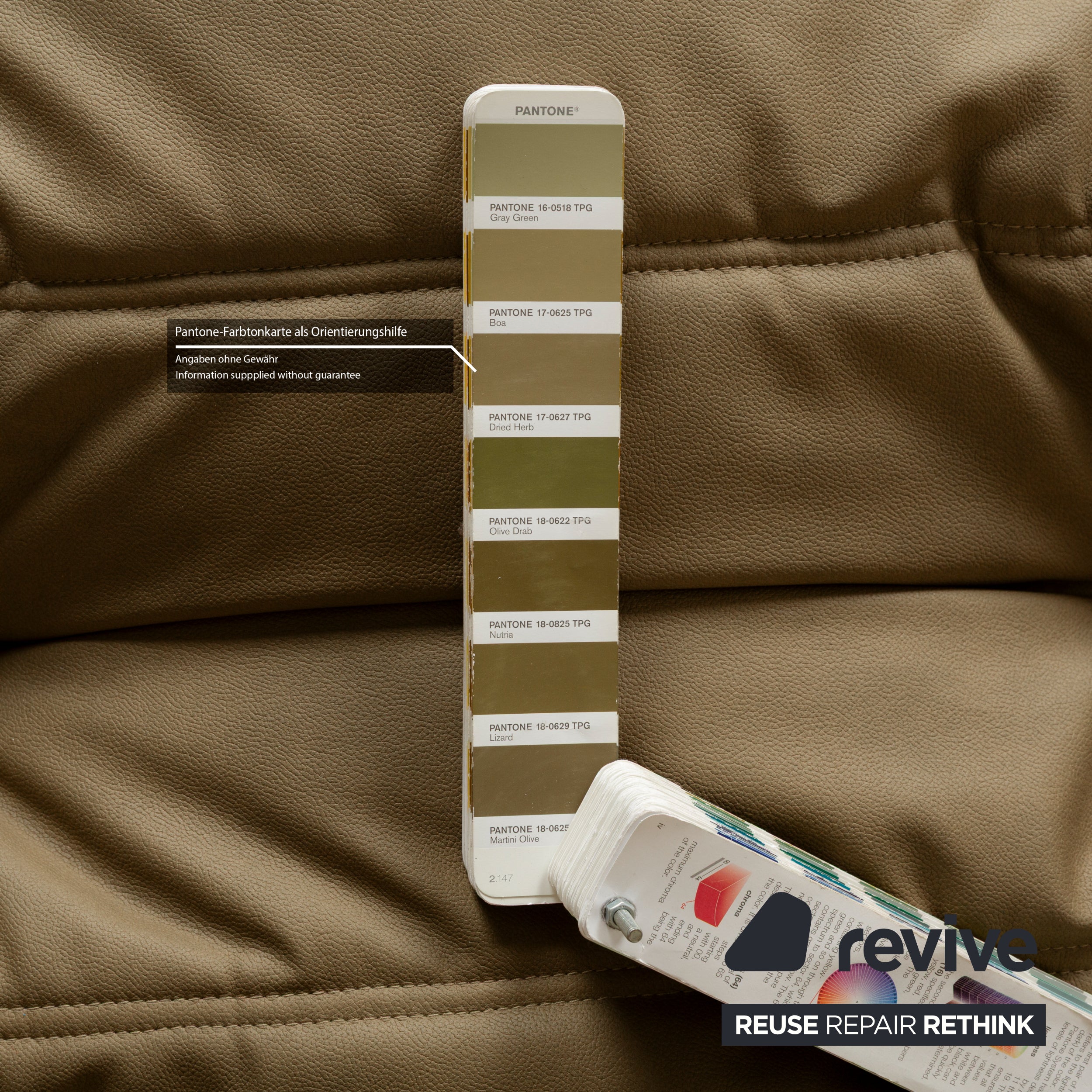 Canapé Togo trois places en cuir vegan vert olive kaki Ligne Roset