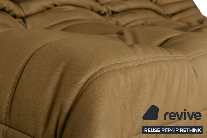 Ligne Roset Togo Dreisitzer veganes Leder Senfgold