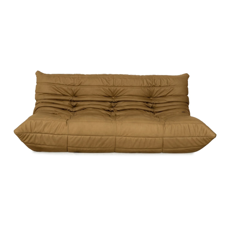 Ligne Roset Togo Dreisitzer veganes Leder Senfgold