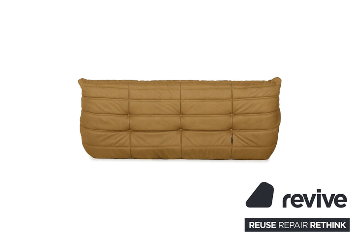 Ligne Roset Togo Dreisitzer veganes Leder Senfgold