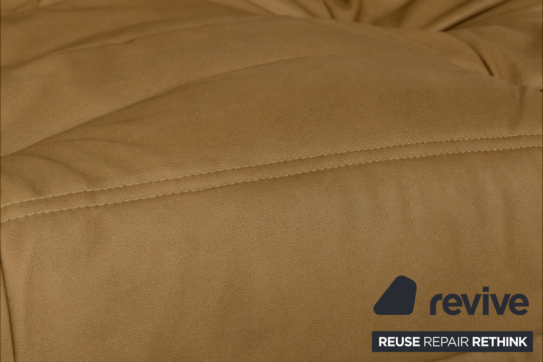 Ligne Roset Togo Dreisitzer veganes Leder Senfgold