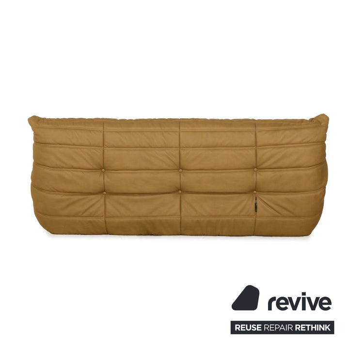 Ligne Roset Togo Dreisitzer veganes Leder Senfgold