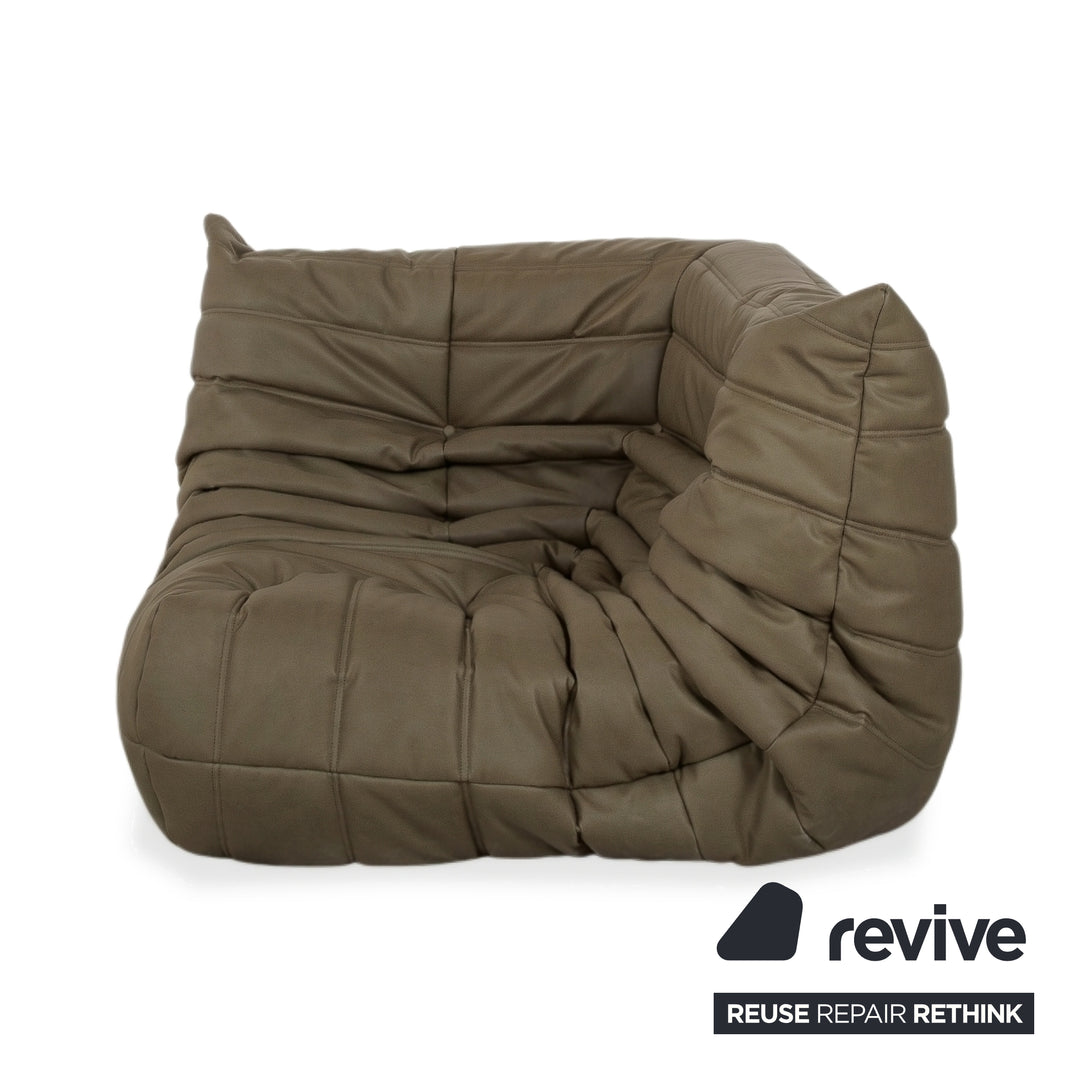 Ligne Roset Togo Garnitur Ecksofa Dreisitzer Sofa Couch Eckelement Sessel Veganes Leder GAVIN 108 Neubezug