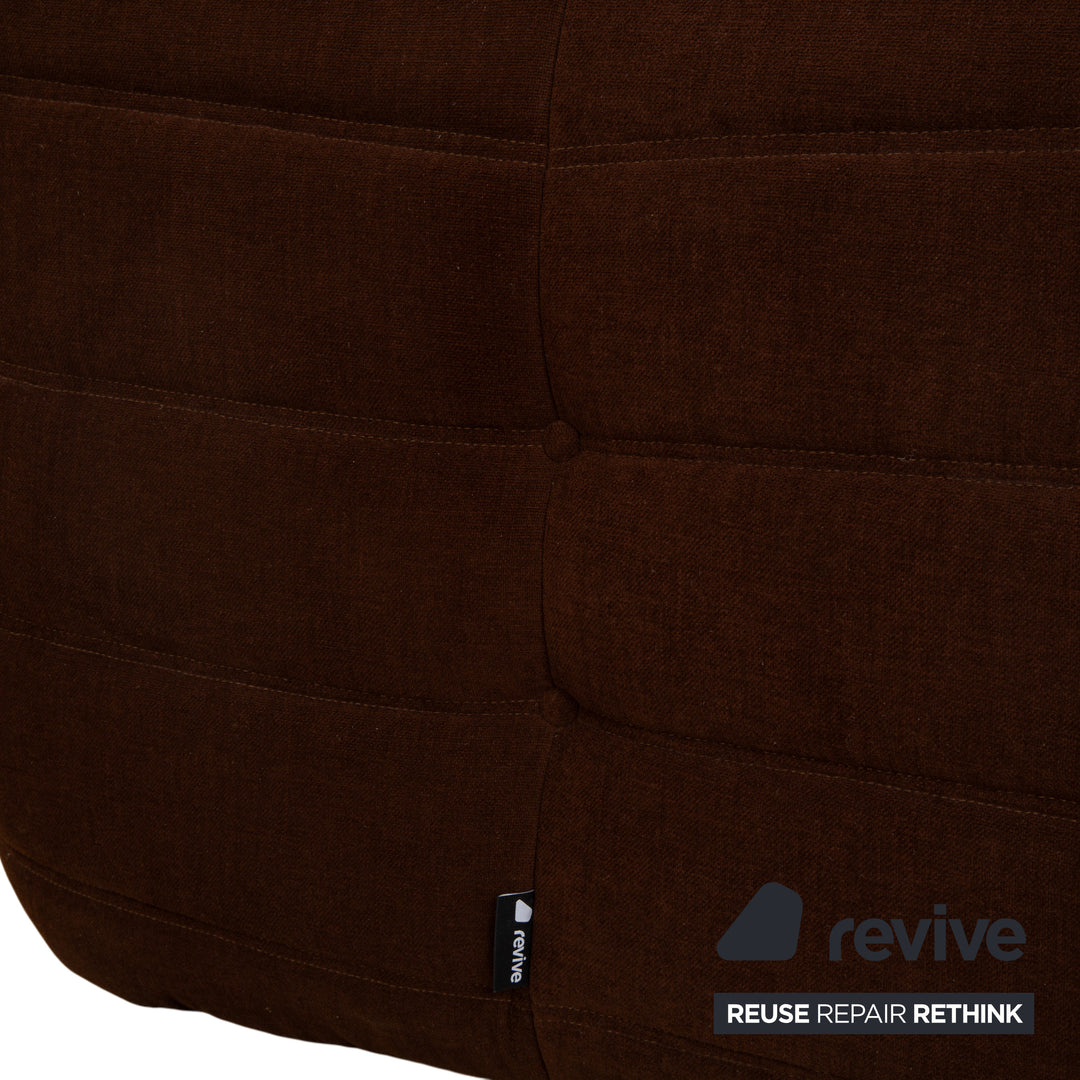 Fauteuil Togo de Ligne Roset, tissu marron châtaigne, retapissé