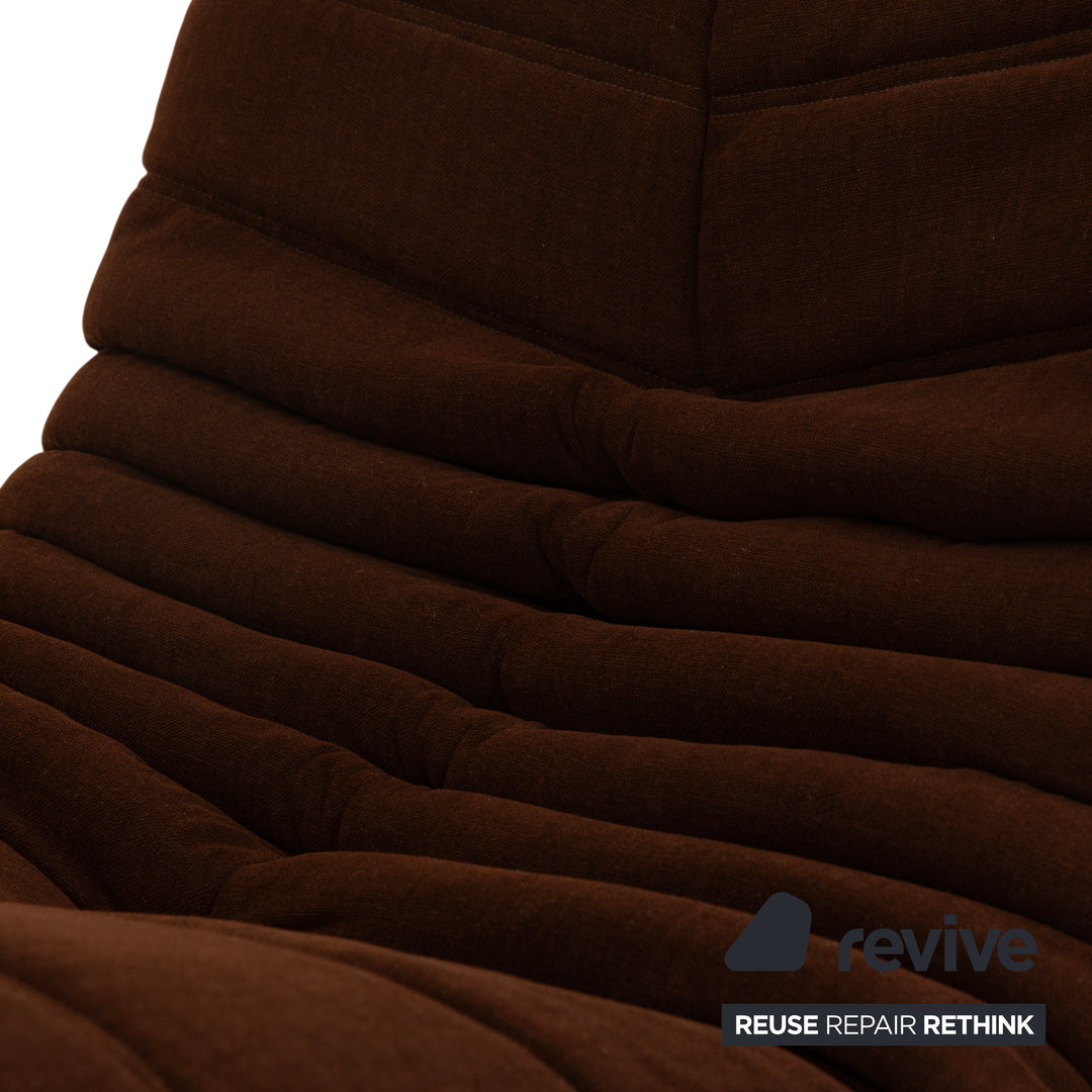 Fauteuil Togo de Ligne Roset, tissu marron châtaigne, retapissé