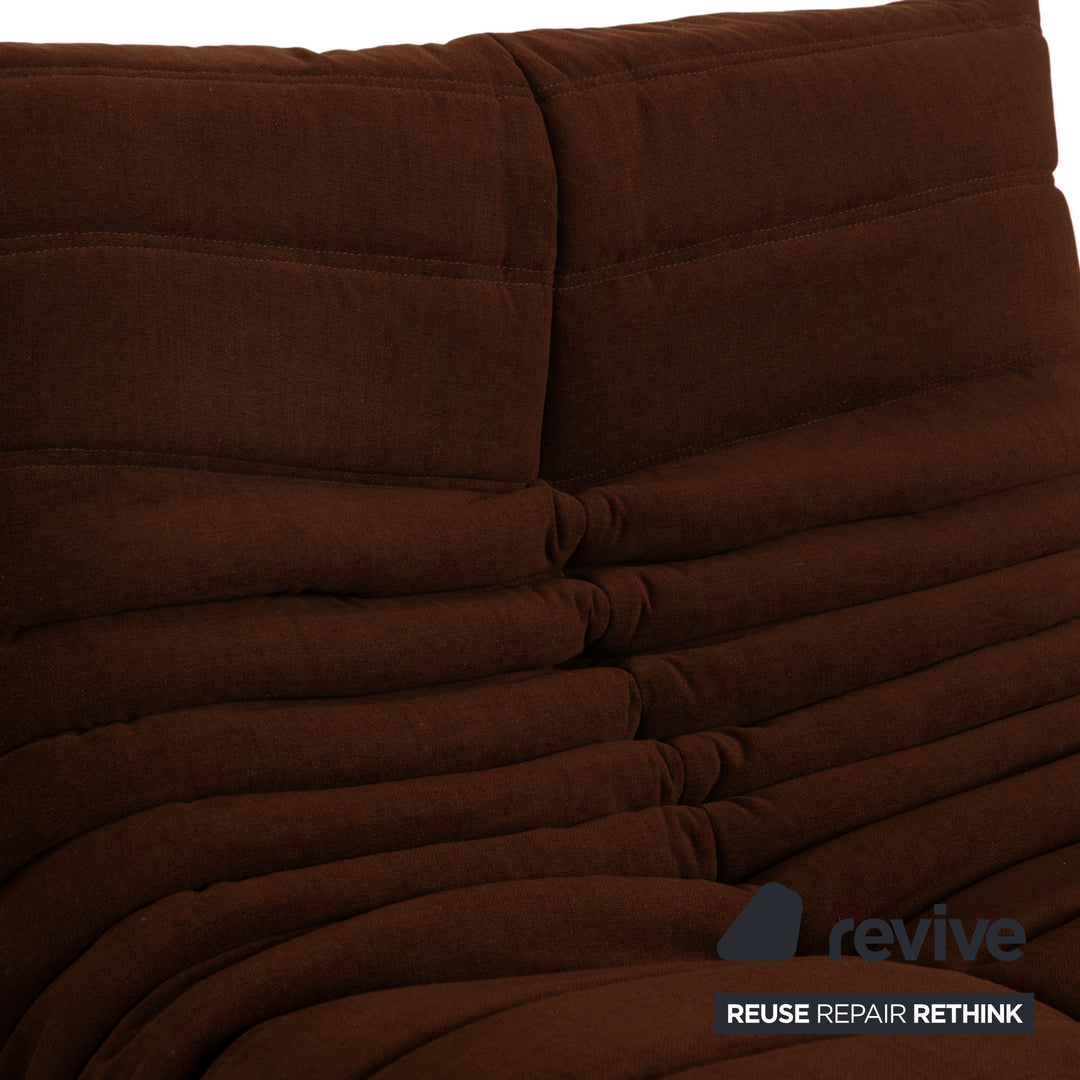 Fauteuil Togo de Ligne Roset, tissu marron châtaigne, retapissé