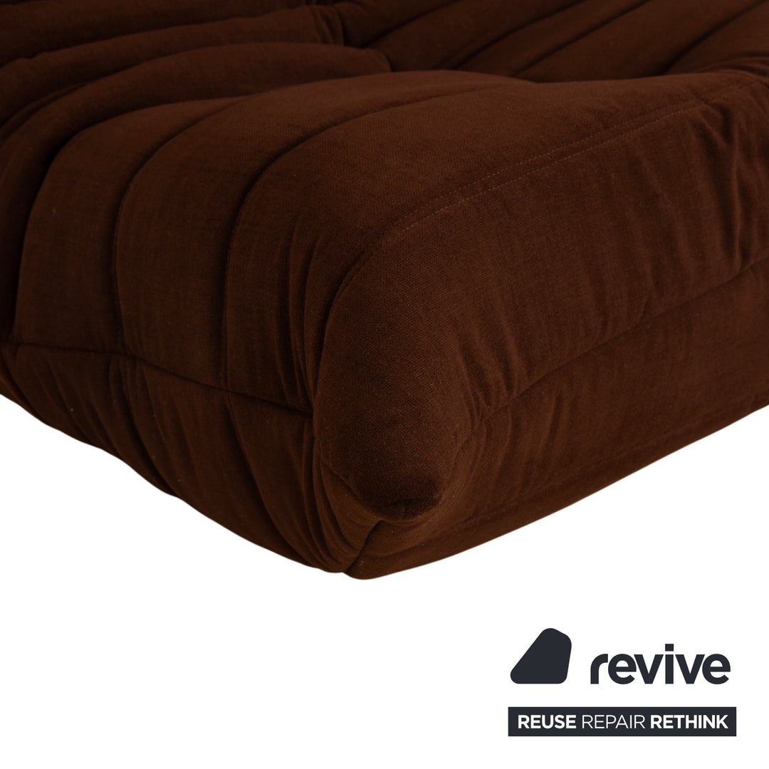 Fauteuil Togo de Ligne Roset, tissu marron châtaigne, retapissé