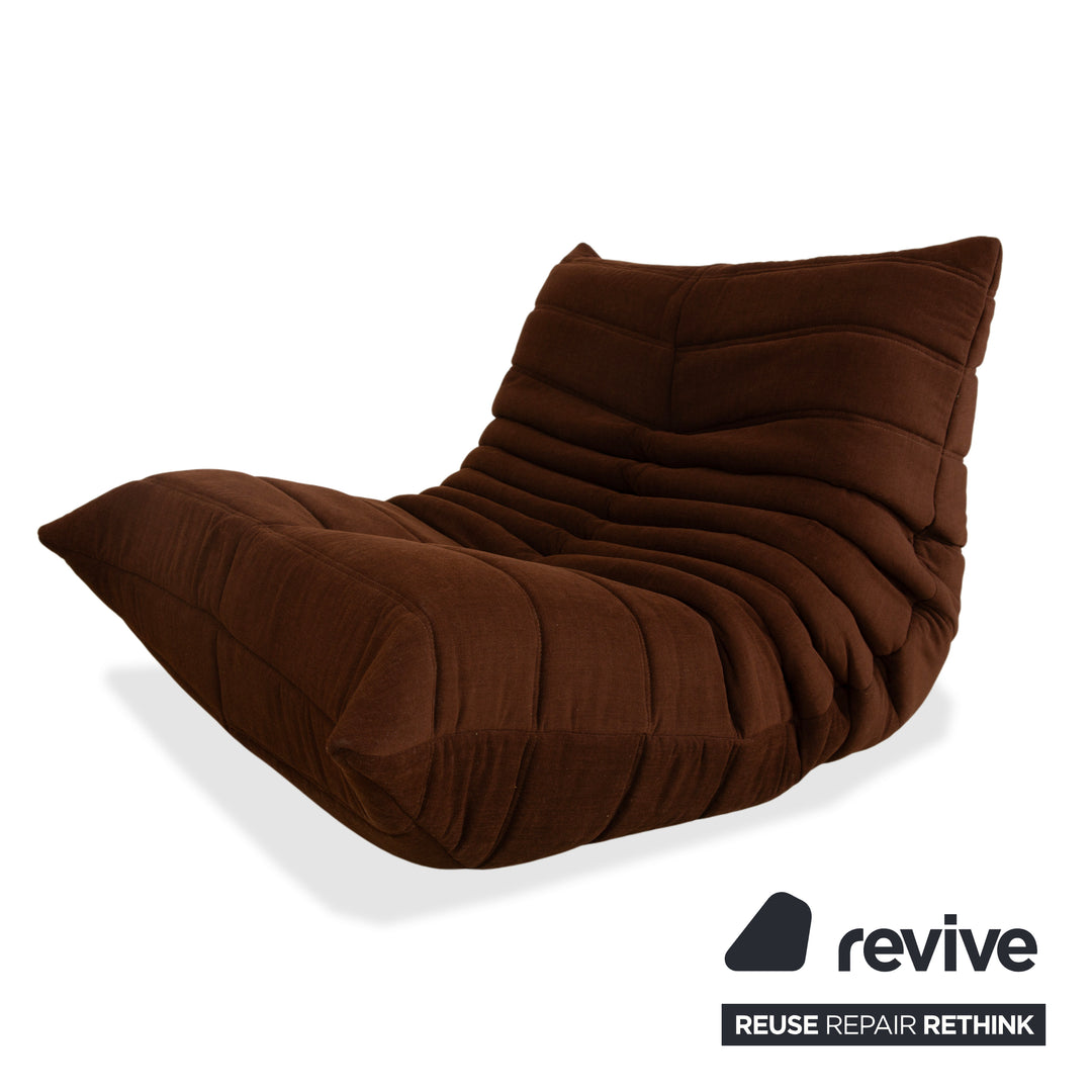Fauteuil Togo de Ligne Roset, tissu marron châtaigne, retapissé