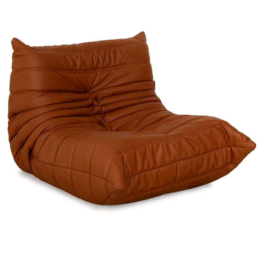 Fauteuil Togo Ligne Roset textile cuir vegan marron cognac neuf
