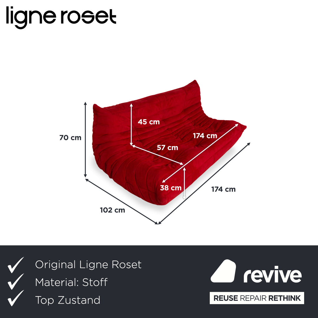 Canapé trois places Ligne Roset Togo en tissu rouge