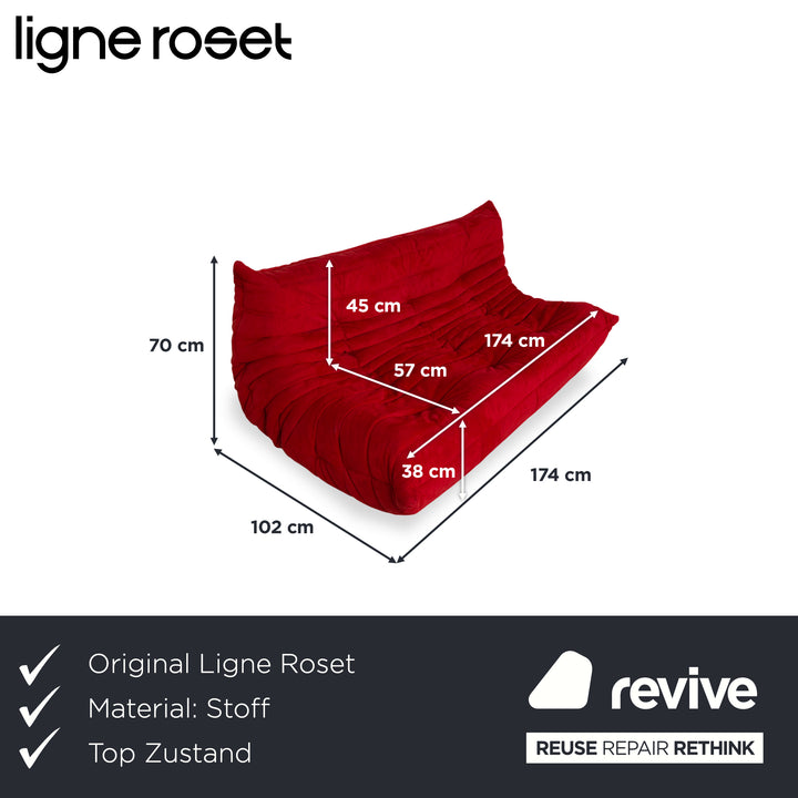 Canapé trois places Ligne Roset Togo en tissu rouge