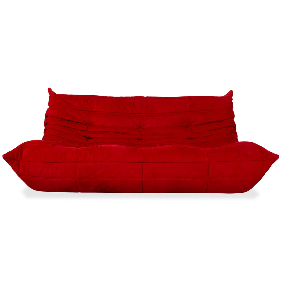Canapé trois places Ligne Roset Togo en tissu rouge