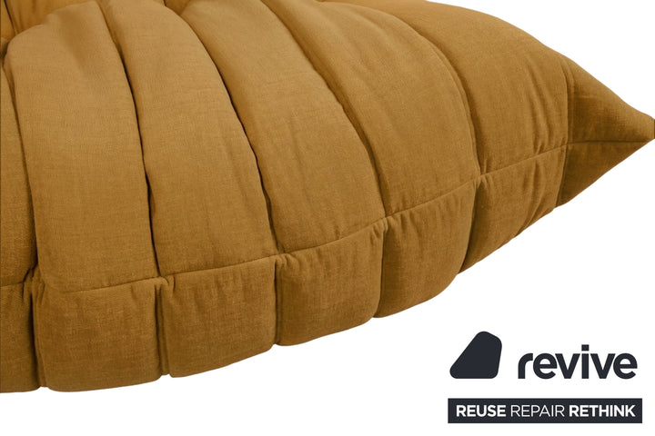 Ligne Roset Togo Stoff Hocker Senfgelb