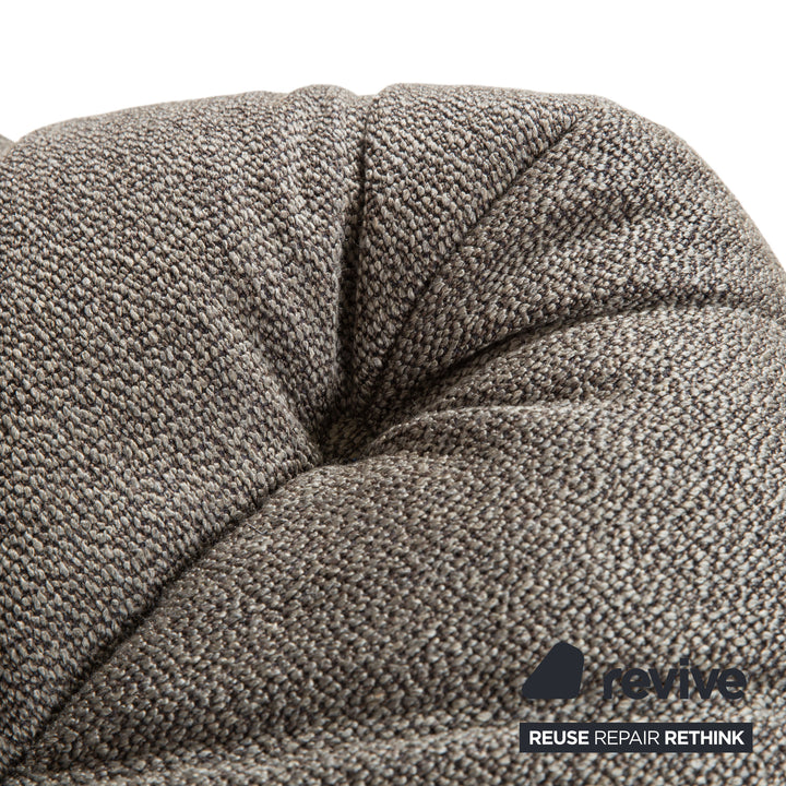 Ligne Roset Togo Fauteuil d'angle en tissu gris-marron, retapissé