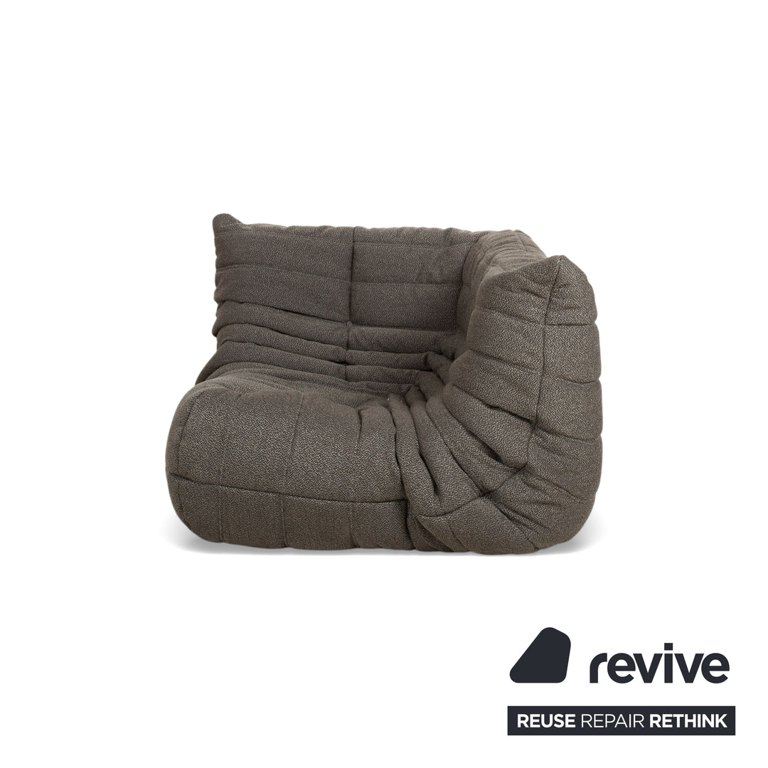 Ligne Roset Togo Fauteuil d'angle en tissu gris-marron, retapissé