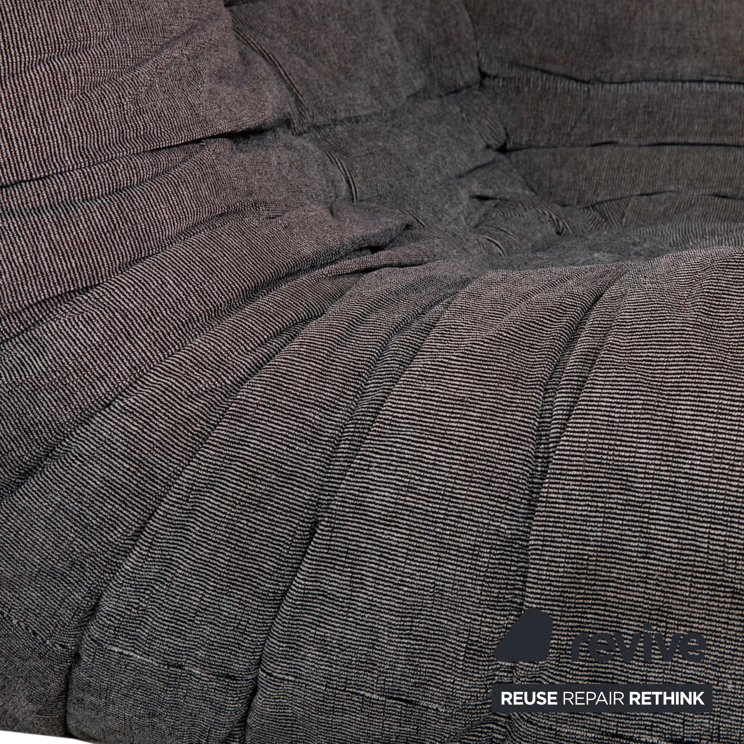 Fauteuil en tissu Togo gris Ligne Roset