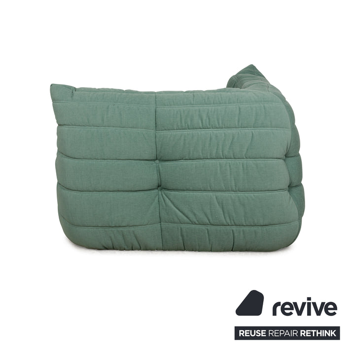 Fauteuil Togo en tissu vert Ligne Roset, retapissé