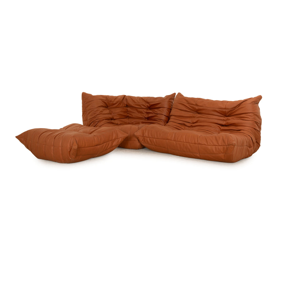 Ligne Roset Togo veganes Leder Sofa Garnitur Braun Cognac Zweisitzer, Ecke & Hocker Camel Neubezug