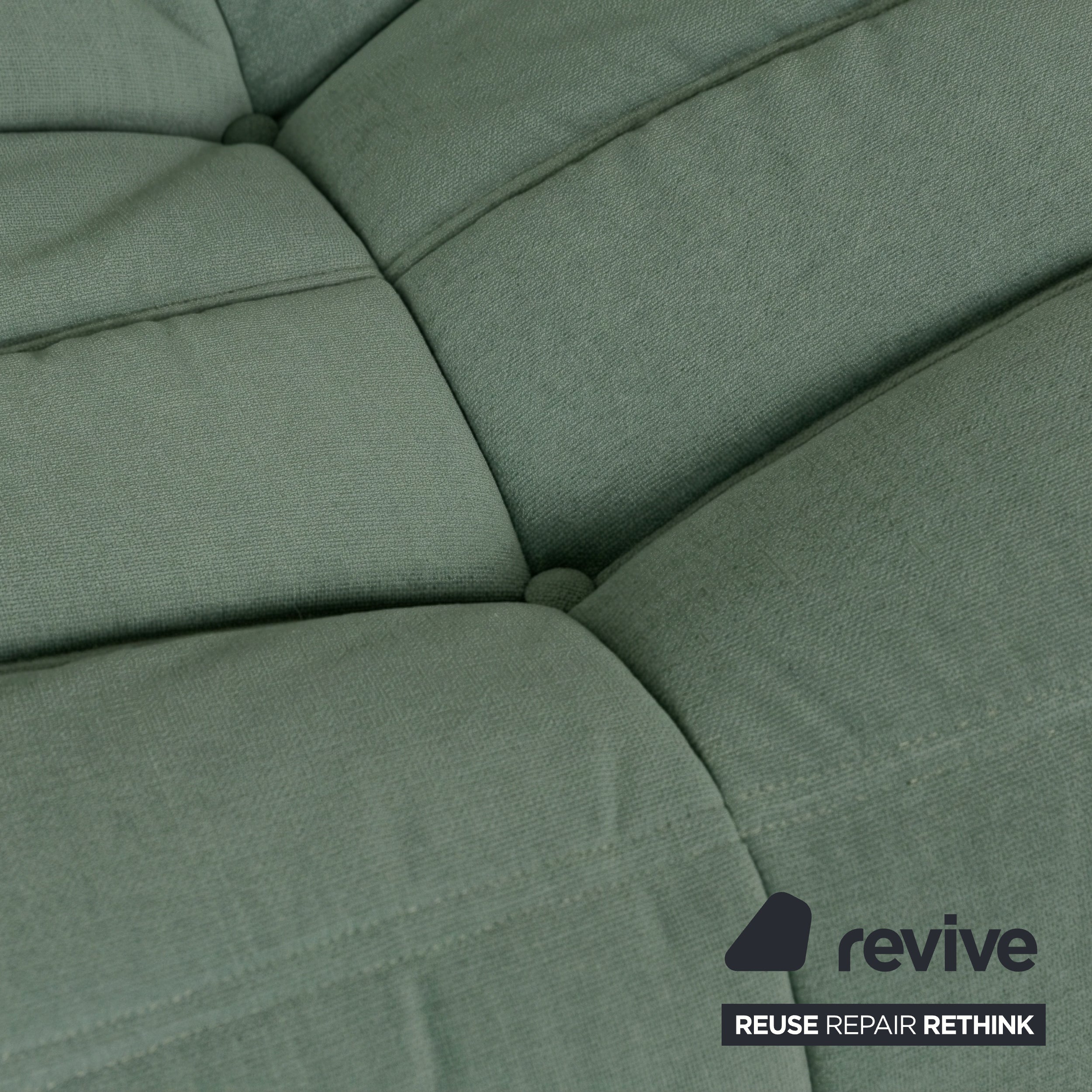 Ligne Roset Togo Zweisitzer Sofa Couch Stoff Minzgrün Neubezug