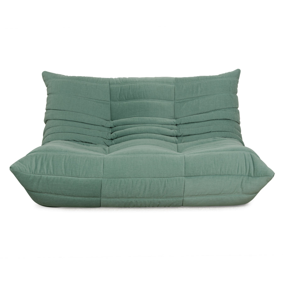 Canapé deux places en tissu Togo vert Ligne Roset