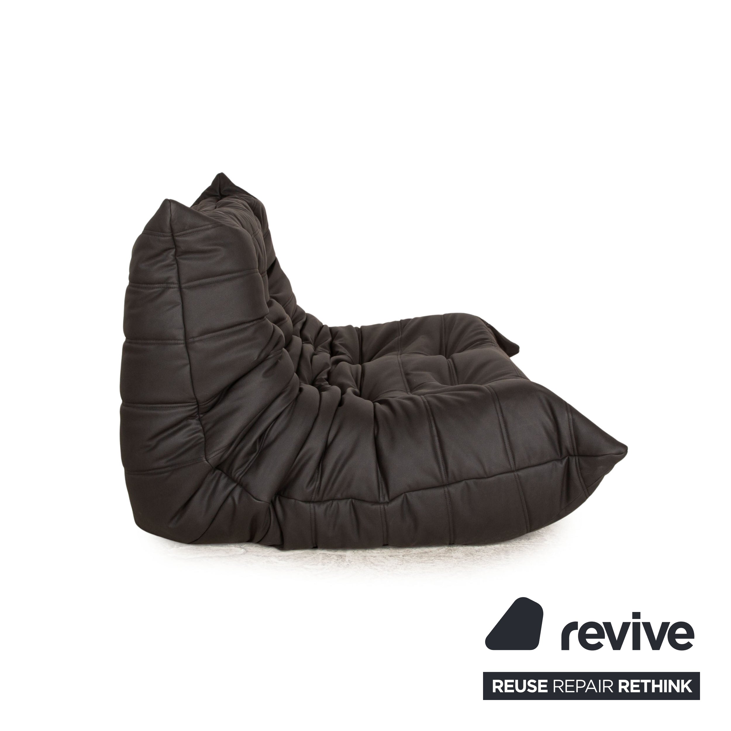 ligne roset Canapé deux places en tissu cuir vegan Togo noir retapissé