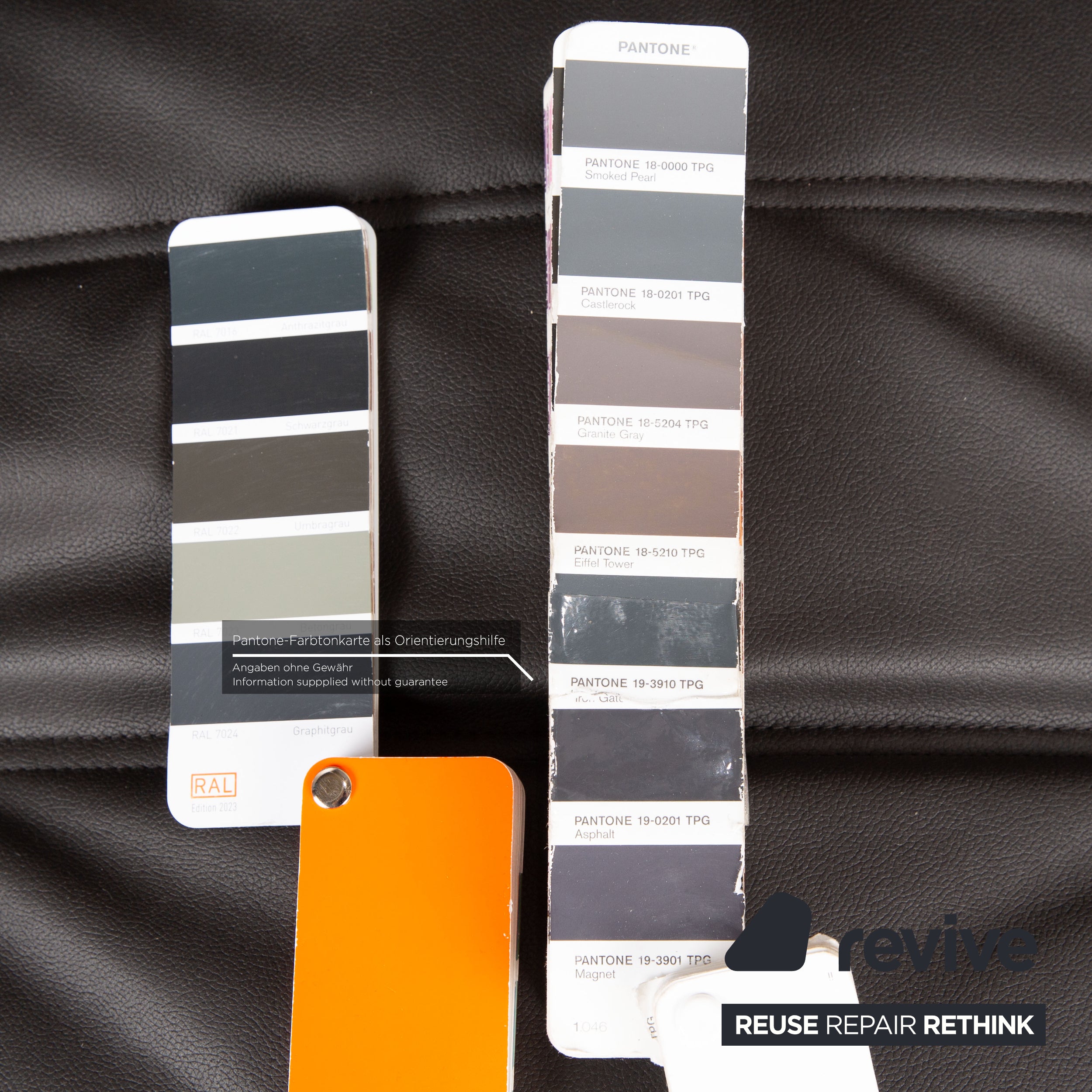 ligne roset Canapé deux places en tissu cuir vegan Togo noir retapissé