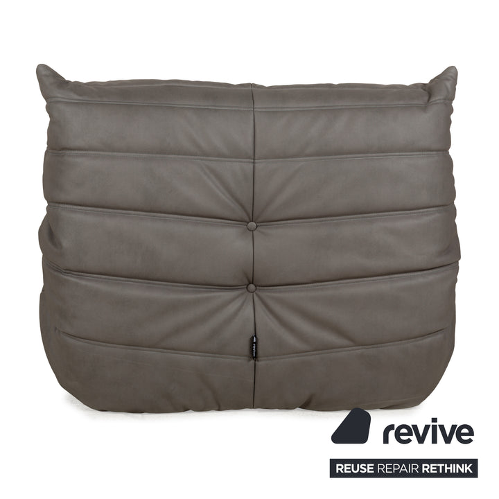 Fauteuil Togo en cuir textile vegan Ligne Roset, revêtement gris