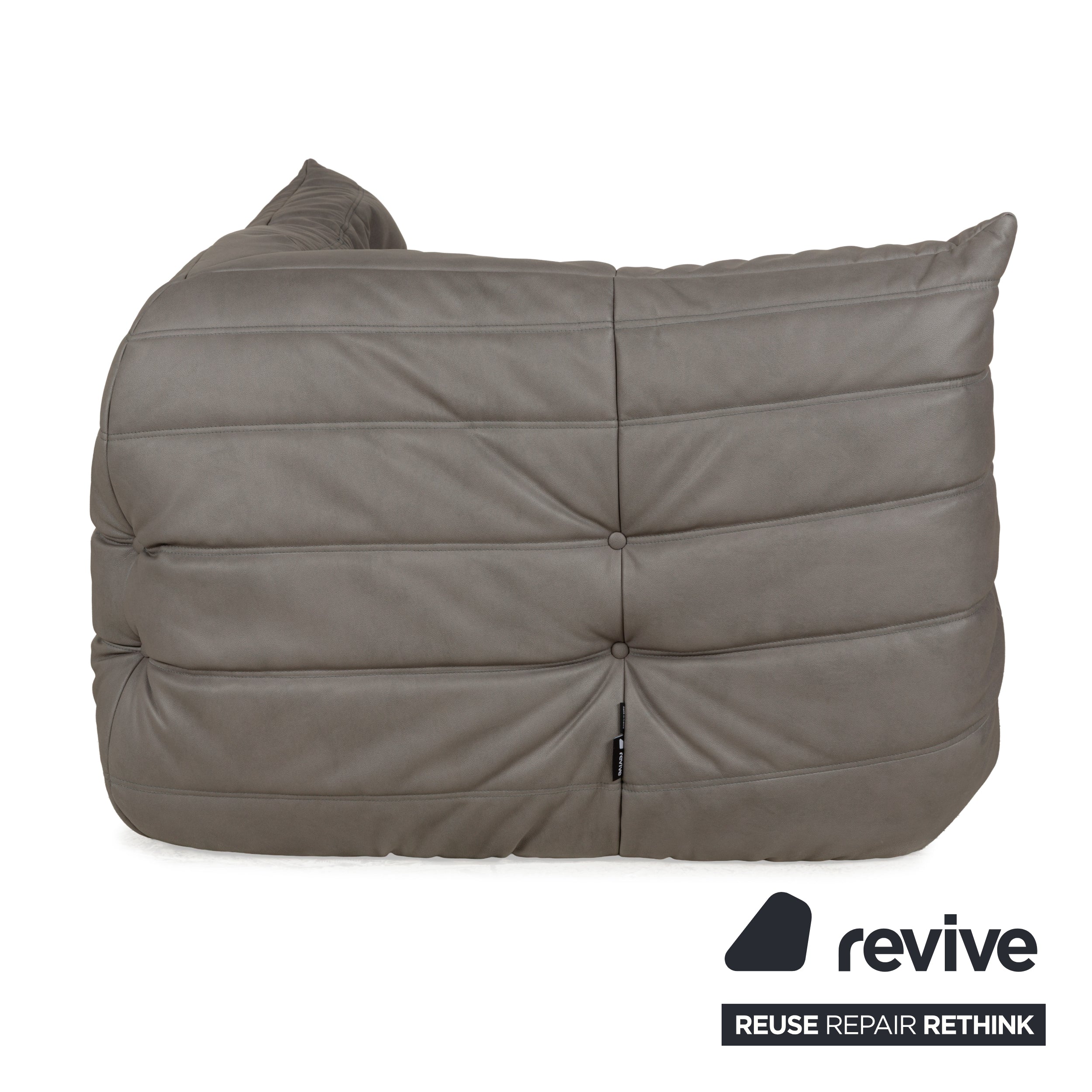 Fauteuil Togo en cuir textile vegan Ligne Roset, revêtement gris