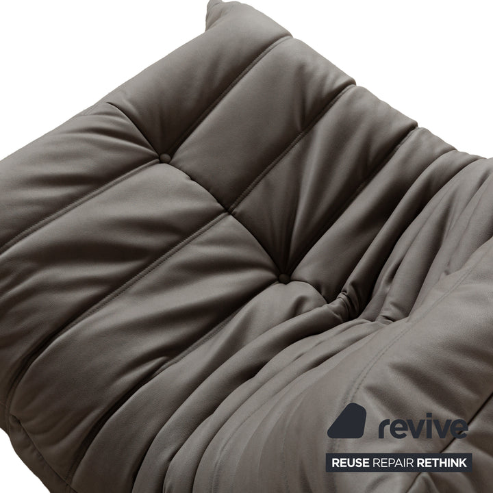 Fauteuil Togo en cuir textile vegan Ligne Roset, revêtement gris