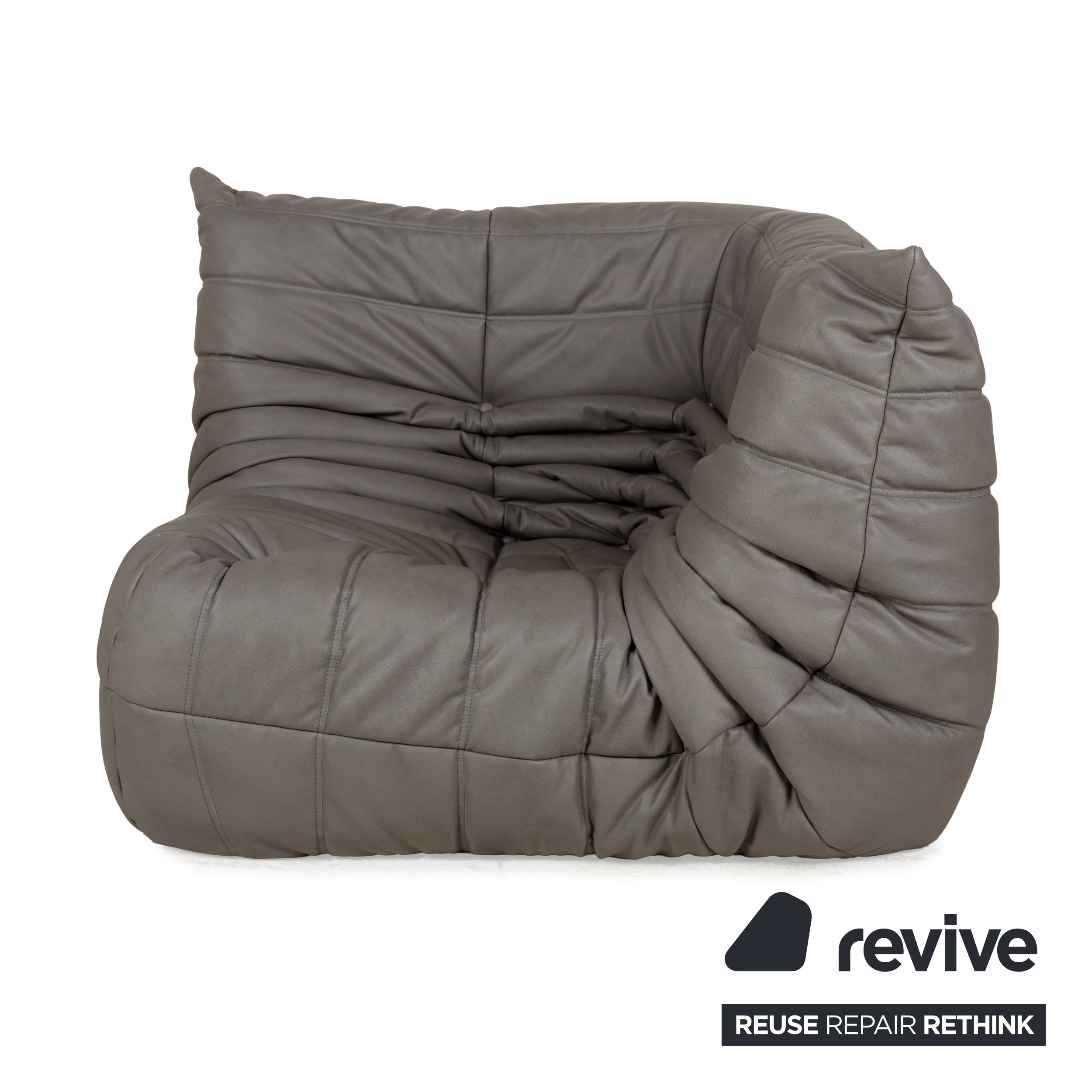 Fauteuil Togo en cuir textile vegan Ligne Roset, revêtement gris