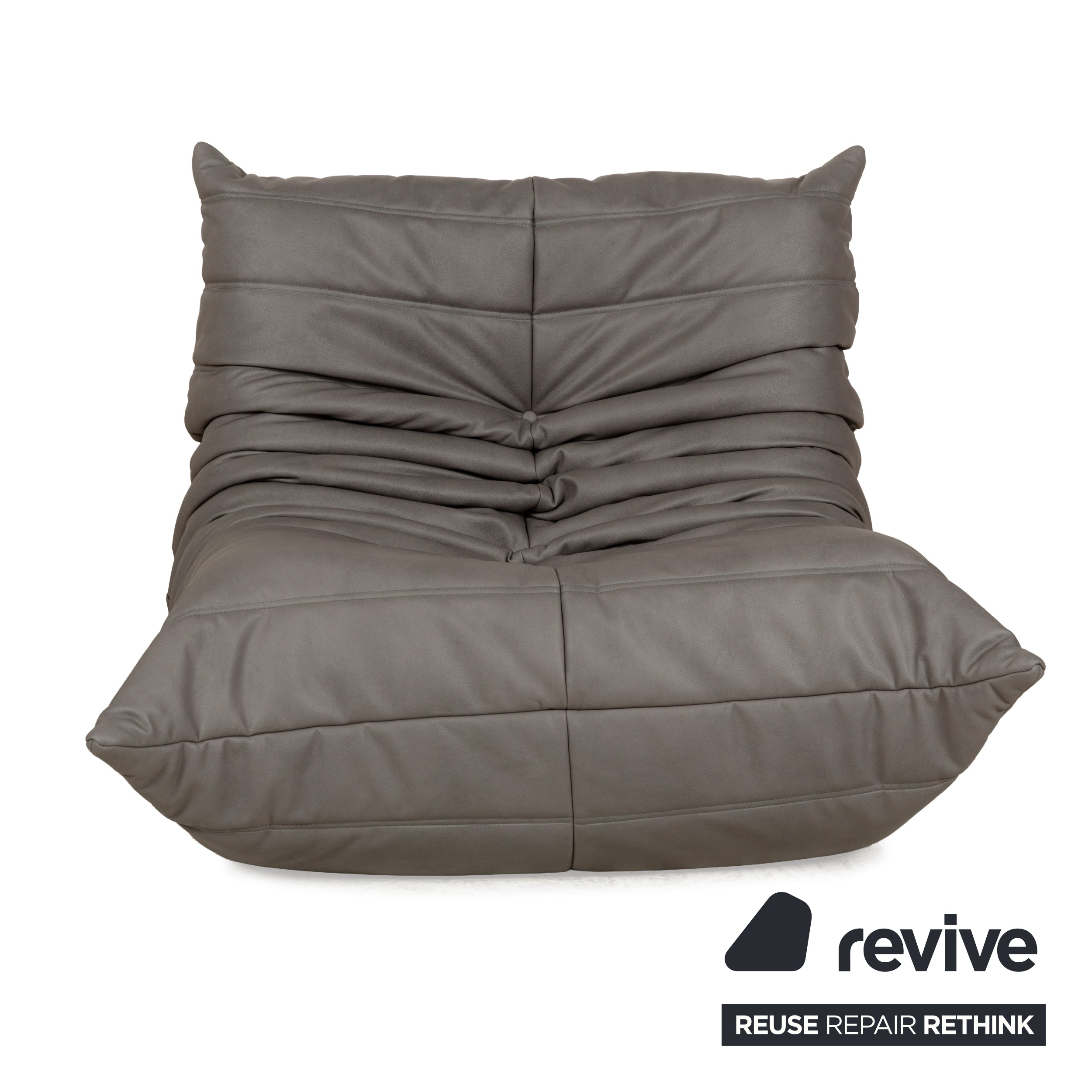 Fauteuil Togo en cuir textile vegan Ligne Roset, revêtement gris