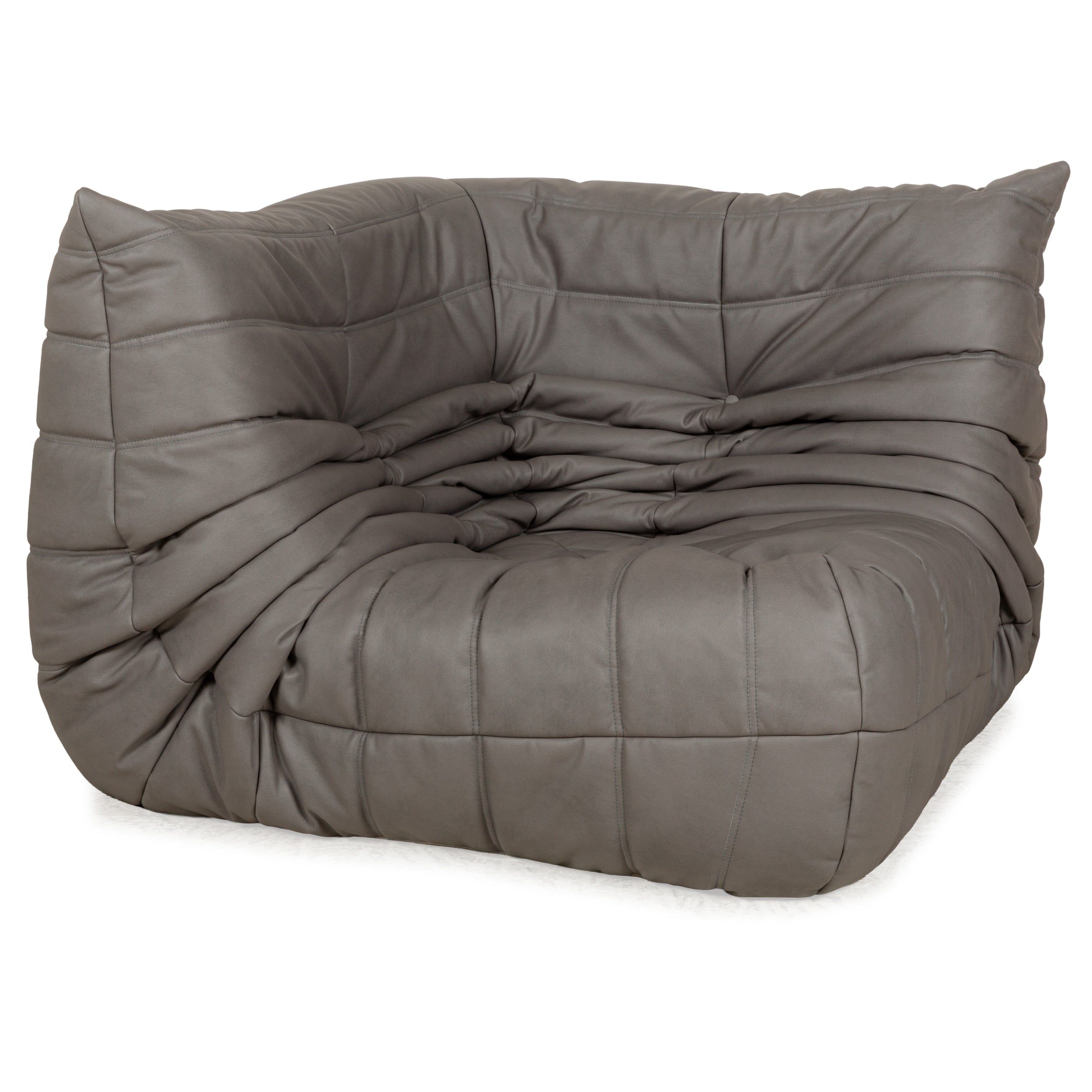 Fauteuil Togo en cuir textile vegan Ligne Roset, revêtement gris