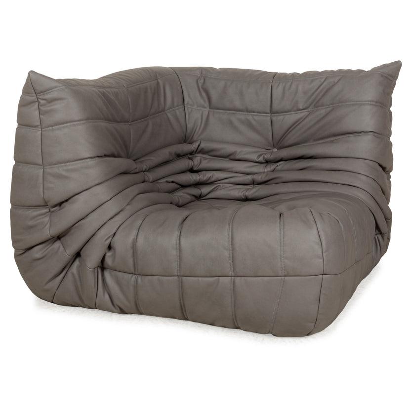 Fauteuil Togo en cuir textile vegan Ligne Roset, revêtement gris