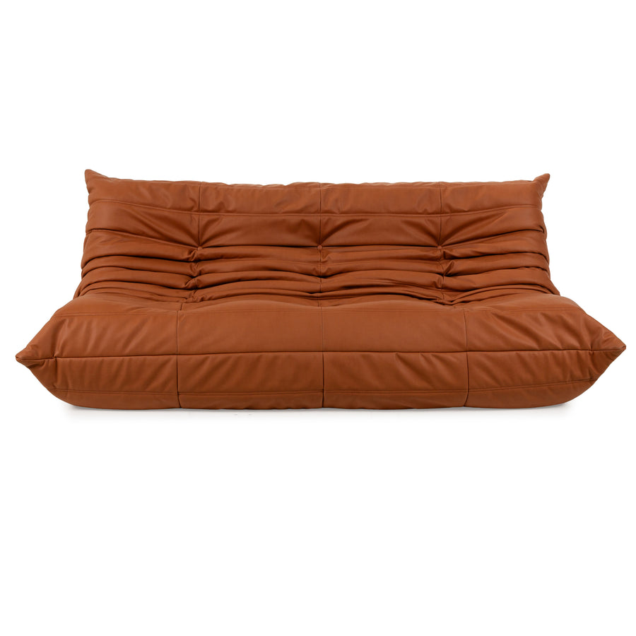 Ligne Roset Togo veganes Leder Dreisitzer Braun Cognac Neubezug
