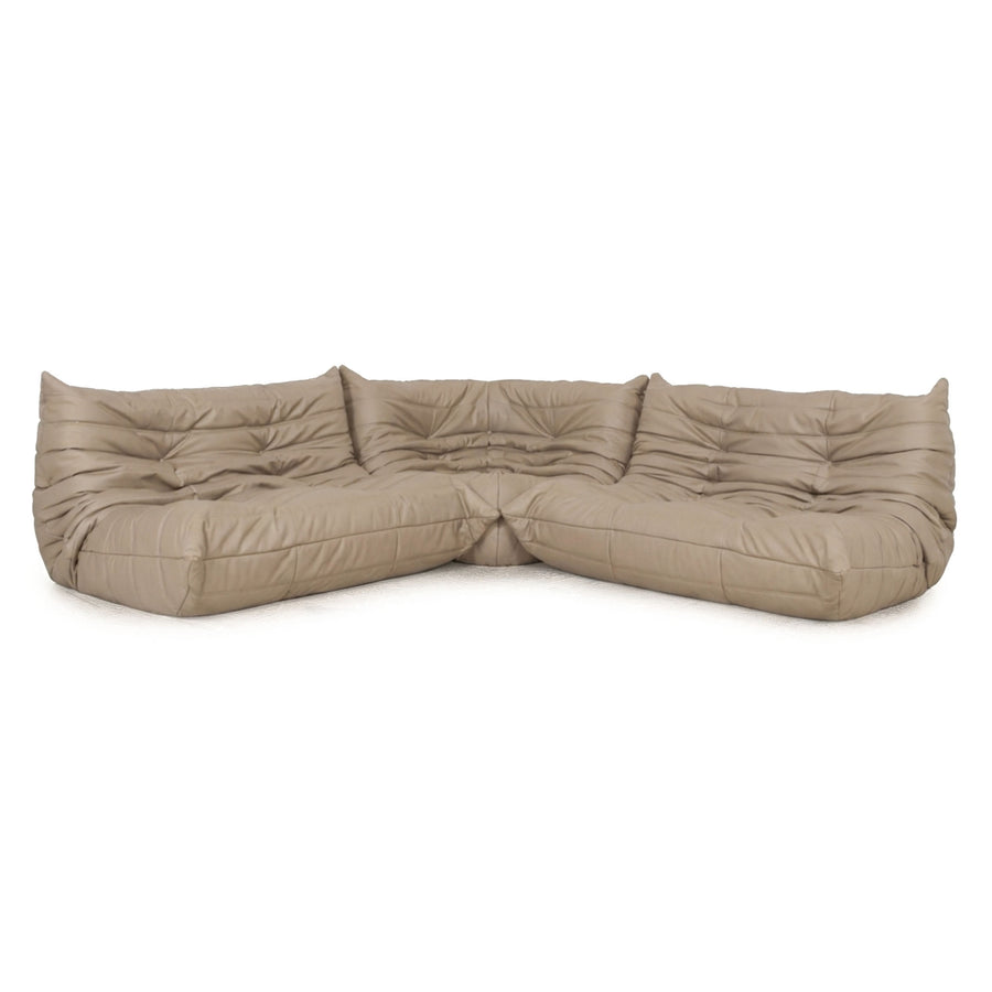 Ligne Roset Togo veganes Leder Stoff Sofa Garnitur Beige 2x Zweisitzer und Eckteil Ecksofa Couch Neubezug GAVIN 100
